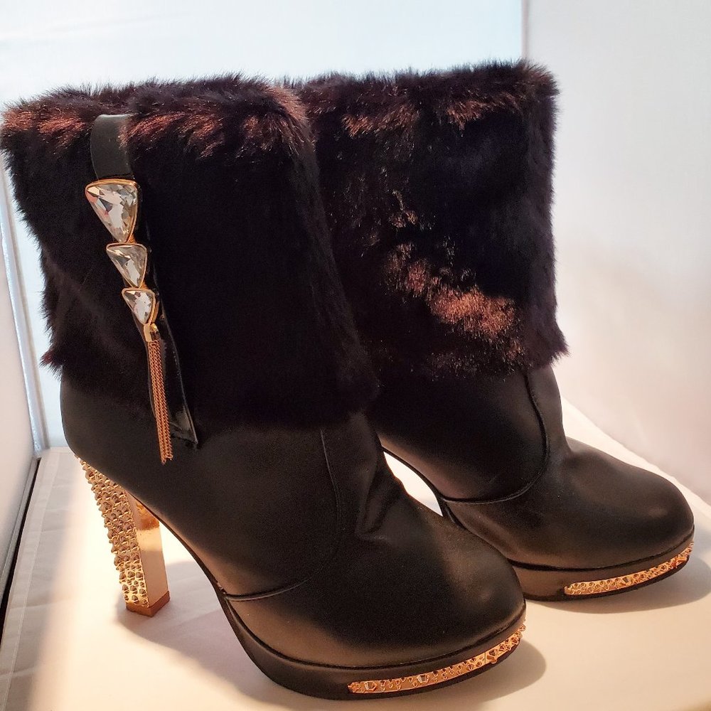 Women's Fur Trimmed Platform Boots With Gold Heel